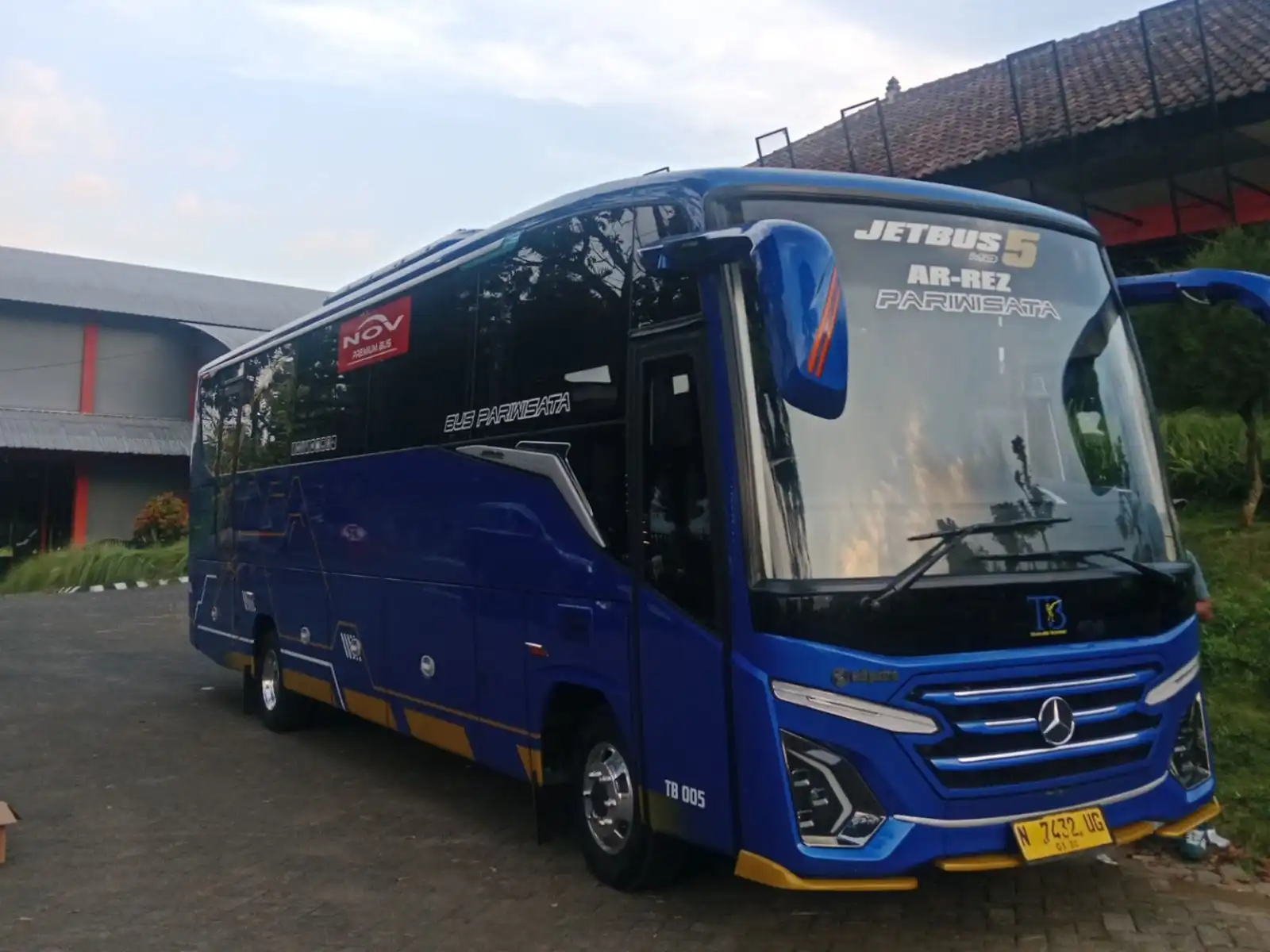 sewa bus kecil malang